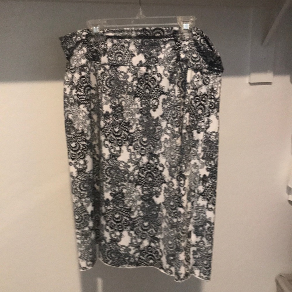 Black/white skirt